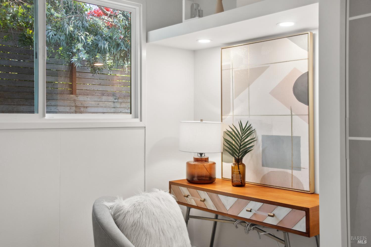 Detail Gallery Image 14 of 21 For 853 Pine Ln, San Rafael,  CA 94903 - 4 Beds | 2 Baths