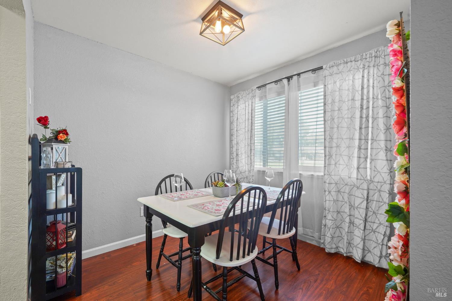 Detail Gallery Image 6 of 19 For 225 Pennsylvania Ave #A1,  Fairfield,  CA 94533 - 3 Beds | 2 Baths
