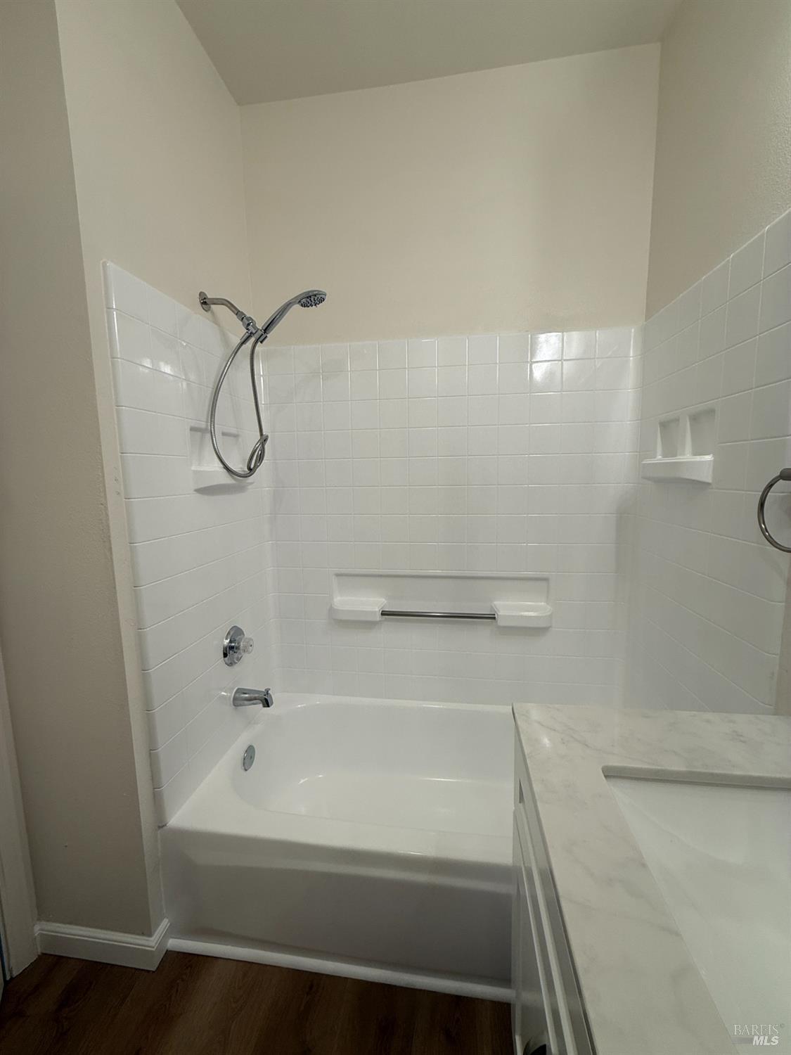 Detail Gallery Image 10 of 24 For 102 Manchester Dr, Fairfield,  CA 94533 - 3 Beds | 2/1 Baths