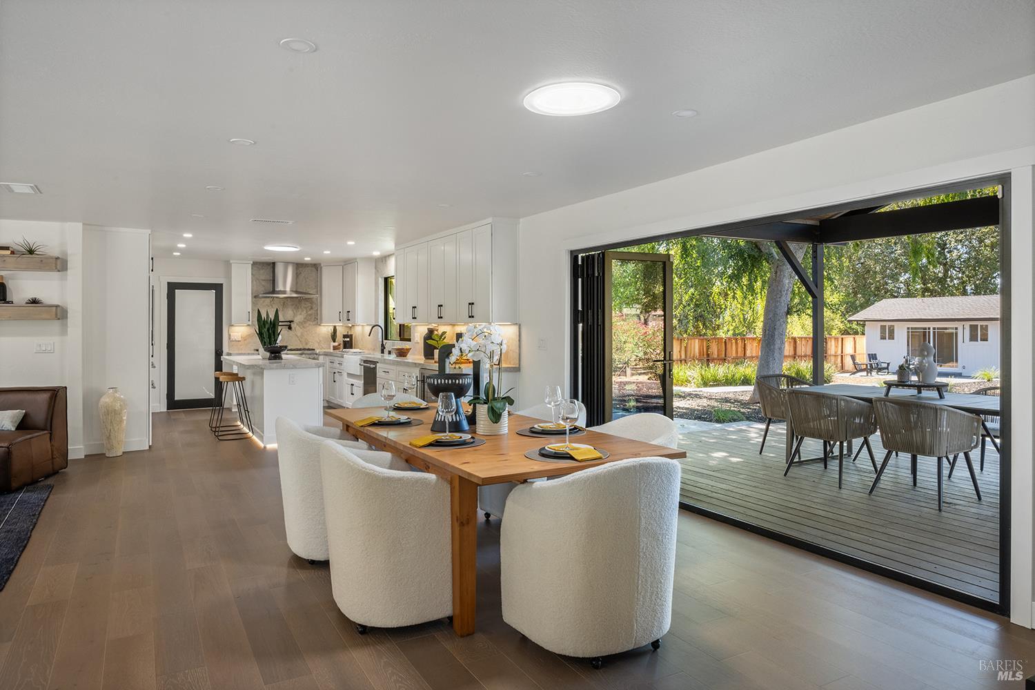Detail Gallery Image 16 of 66 For 2283 Woodside Way, Healdsburg,  CA 95448 - 3 Beds | 4 Baths