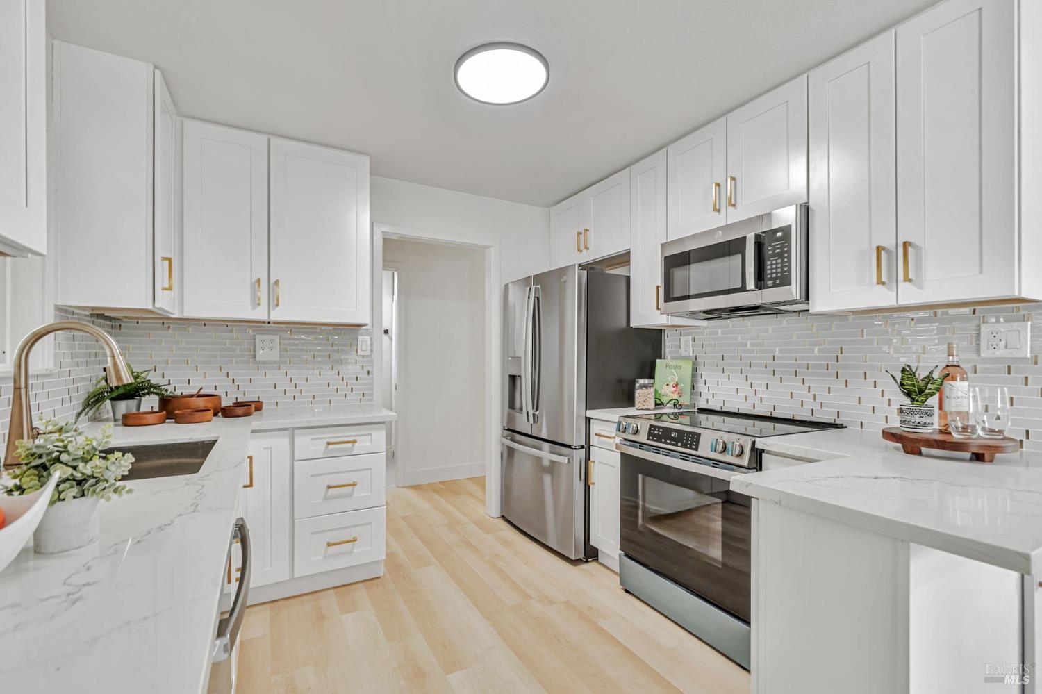 Detail Gallery Image 11 of 36 For 3750 Sonoma Ave, Santa Rosa,  CA 95405 - 3 Beds | 2 Baths