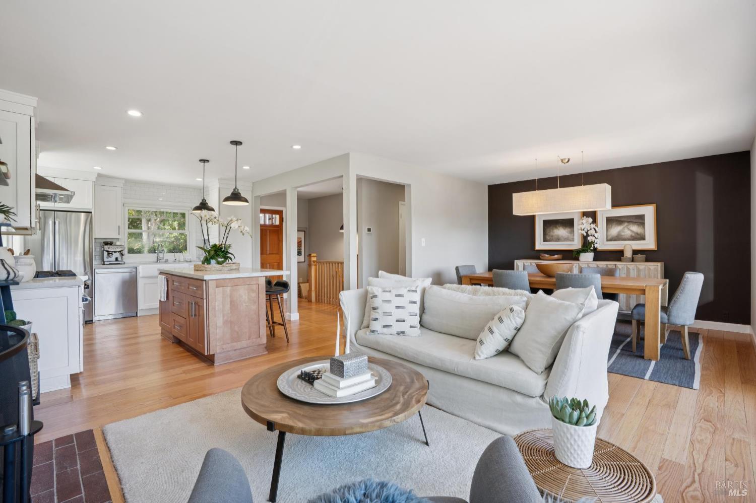 Detail Gallery Image 15 of 57 For 34 Ridge Ave, San Rafael,  CA 94901 - 3 Beds | 3 Baths