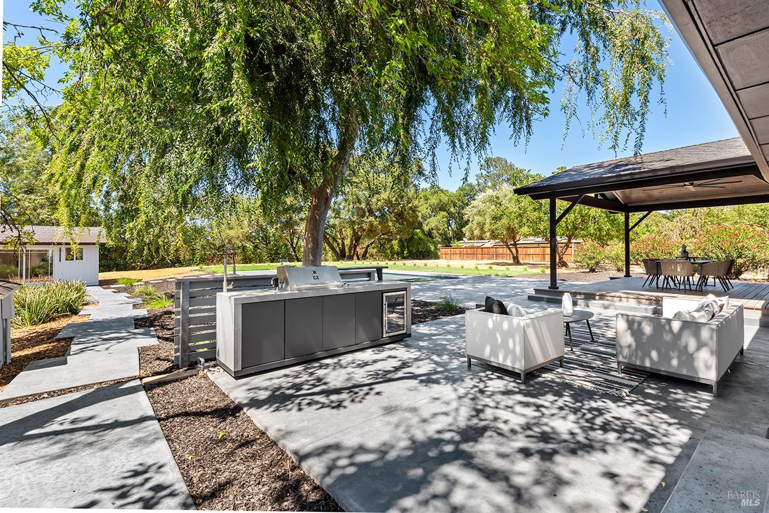 Detail Gallery Image 7 of 66 For 2283 Woodside Way, Healdsburg,  CA 95448 - 3 Beds | 4 Baths