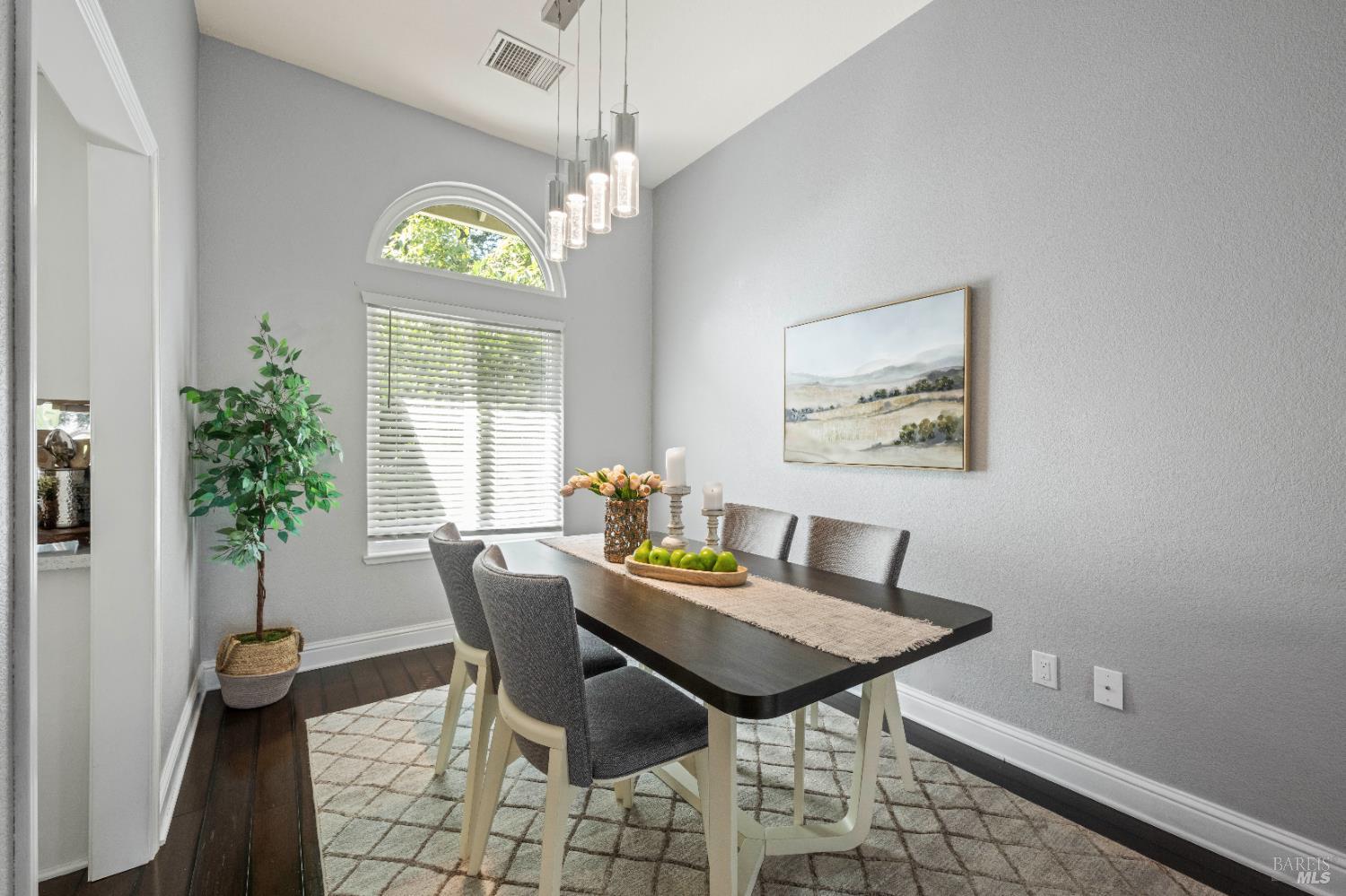 Detail Gallery Image 8 of 44 For 381 Shannon Dr, Vacaville,  CA 95688 - 4 Beds | 3 Baths