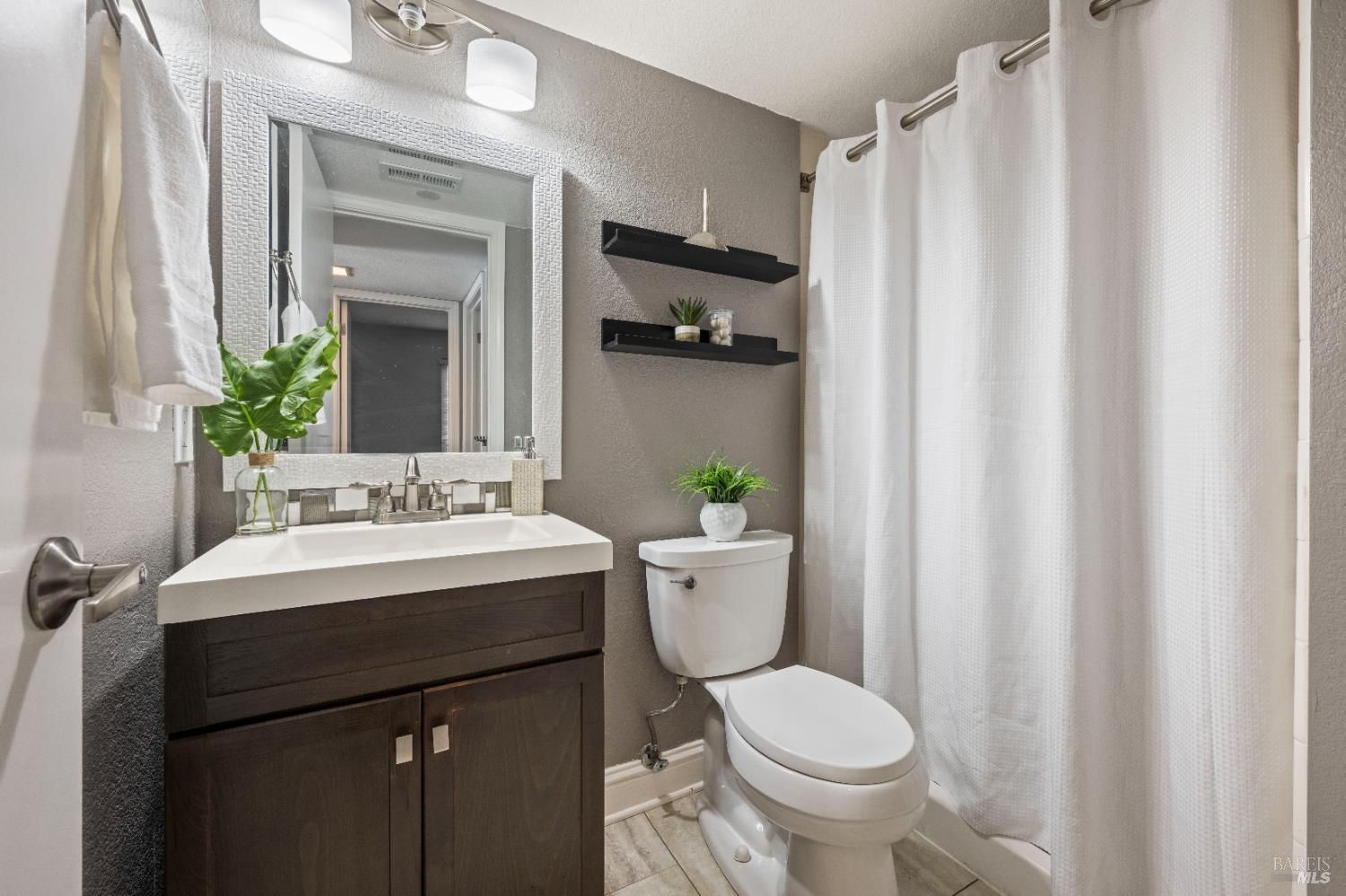 Detail Gallery Image 20 of 44 For 381 Shannon Dr, Vacaville,  CA 95688 - 4 Beds | 3 Baths