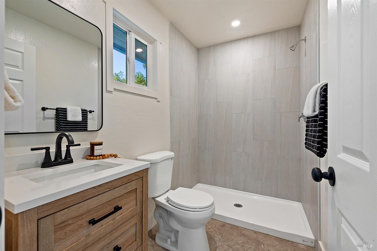 Detail Gallery Image 43 of 66 For 2283 Woodside Way, Healdsburg,  CA 95448 - 3 Beds | 4 Baths
