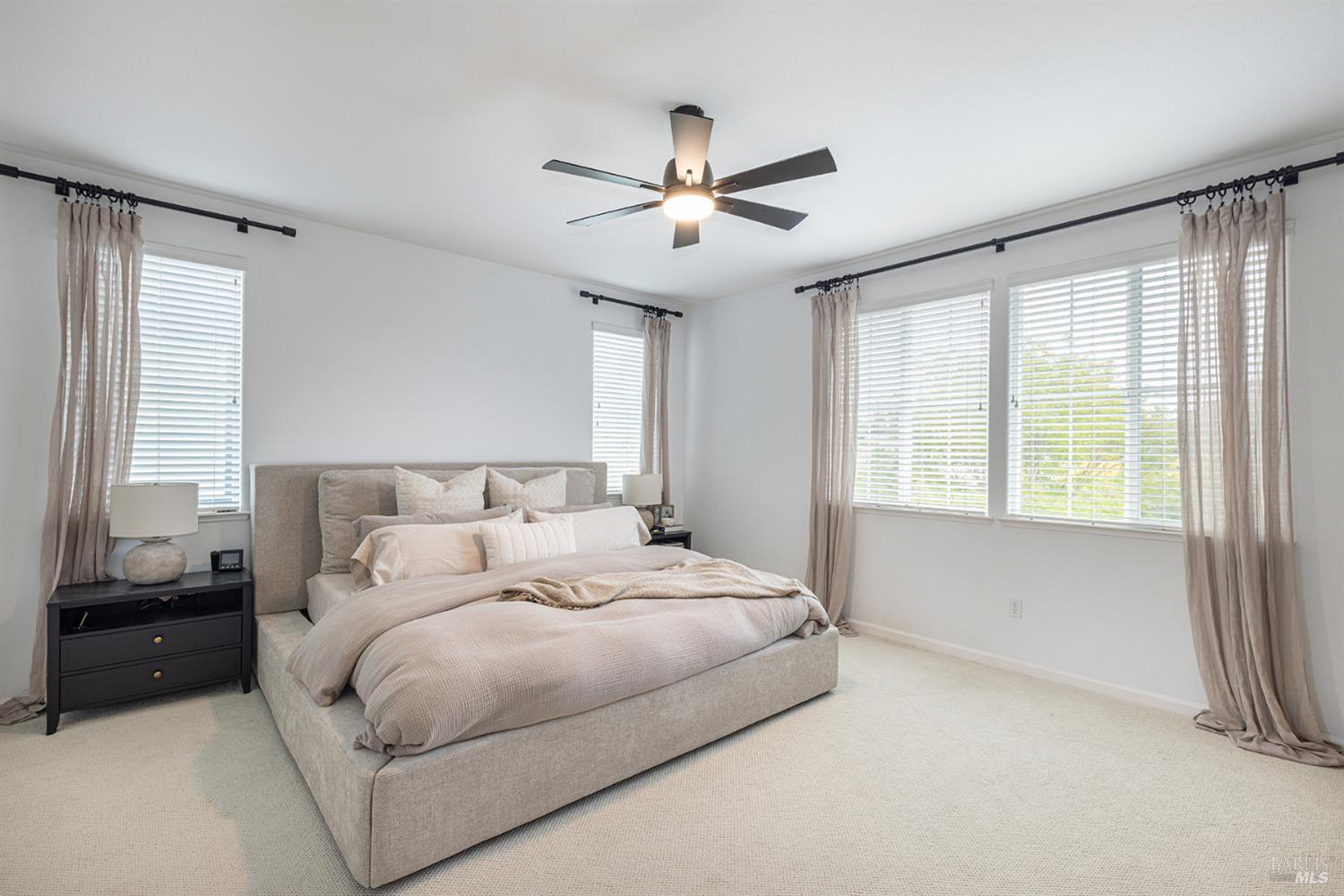 Detail Gallery Image 22 of 42 For 1694 Southridge Dr, Petaluma,  CA 94954 - 4 Beds | 2/1 Baths