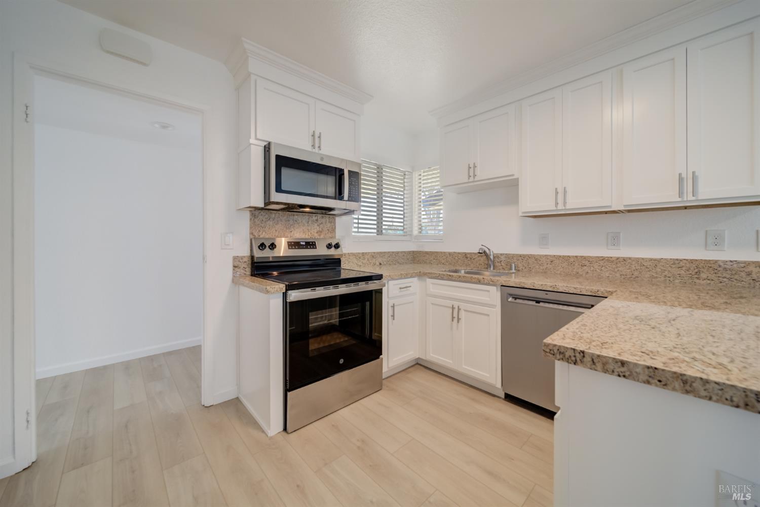 Detail Gallery Image 11 of 66 For 313 Lily St, Fairfield,  CA 94533 - 4 Beds | 2 Baths