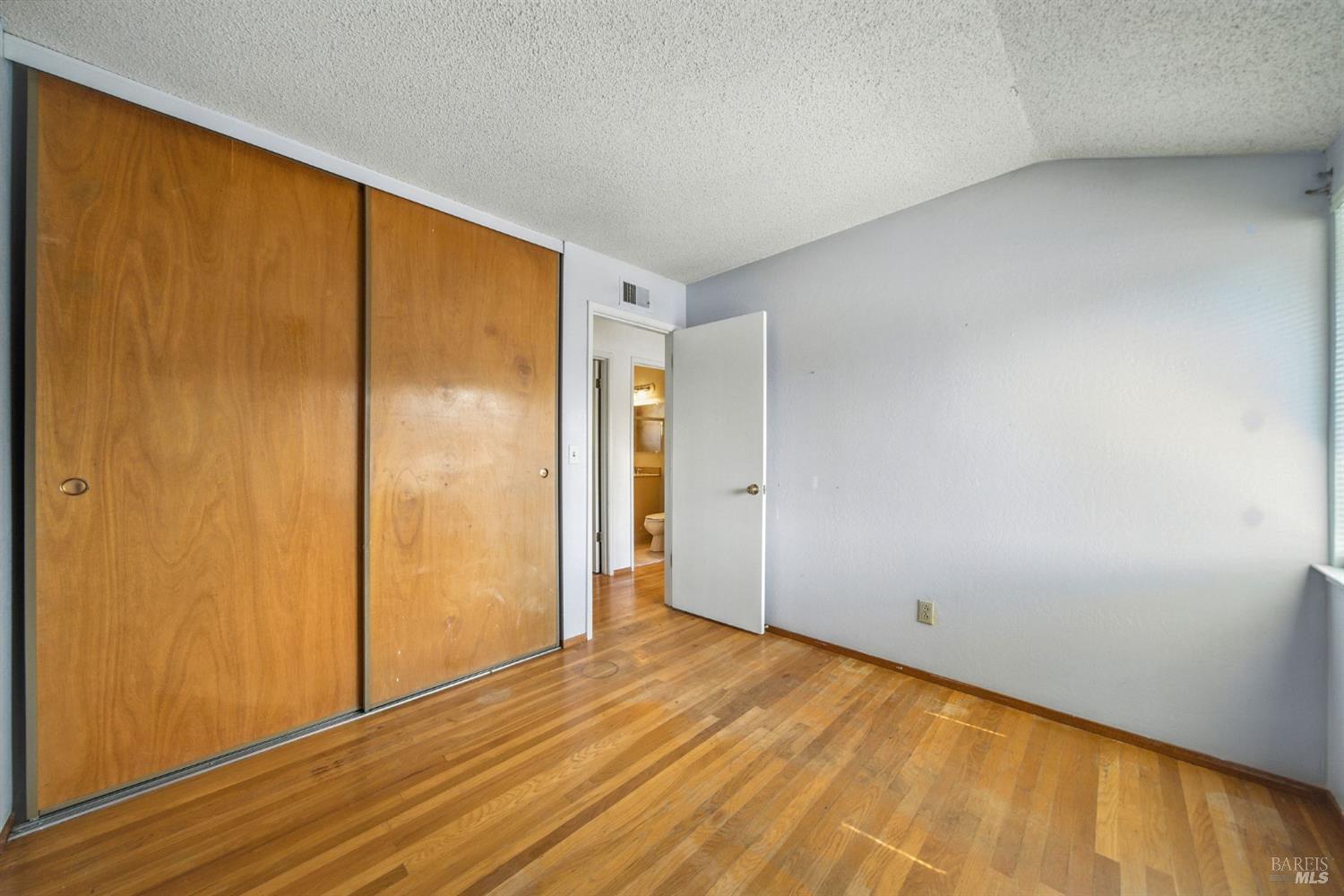 Detail Gallery Image 26 of 51 For 2559 Las Gallinas Ave, San Rafael,  CA 94903 - 5 Beds | 2/1 Baths