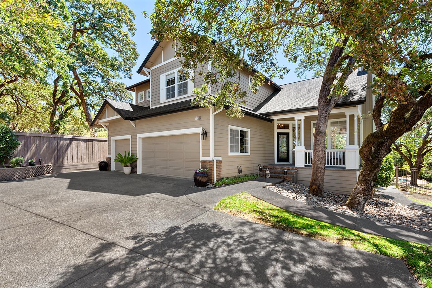 Detail Gallery Image 3 of 35 For 1209 Davida Ct, Windsor,  CA 95492 - 5 Beds | 3 Baths