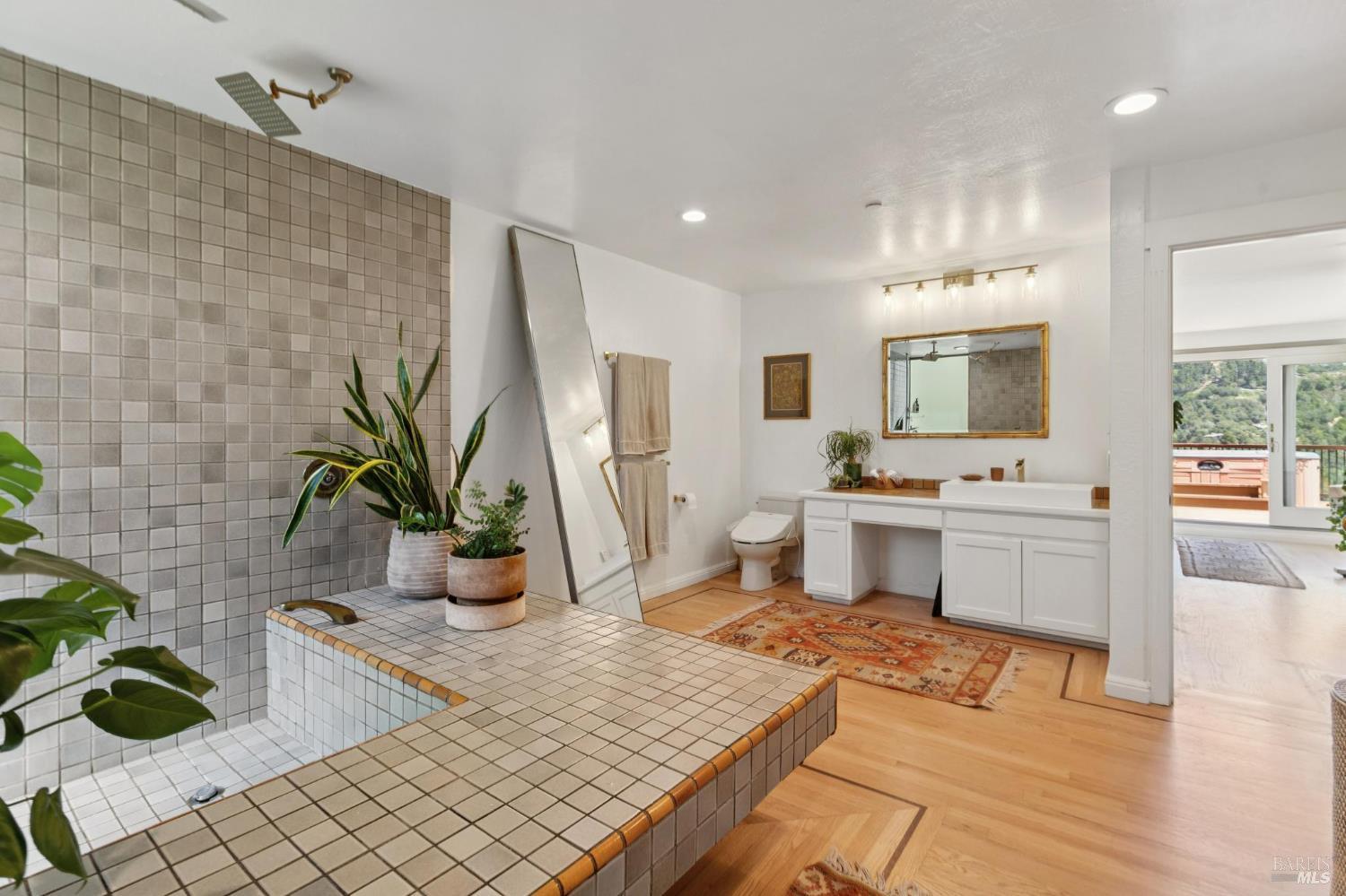 Detail Gallery Image 30 of 60 For 222 Marguerite Ave, Mill Valley,  CA 94941 - 4 Beds | 5 Baths