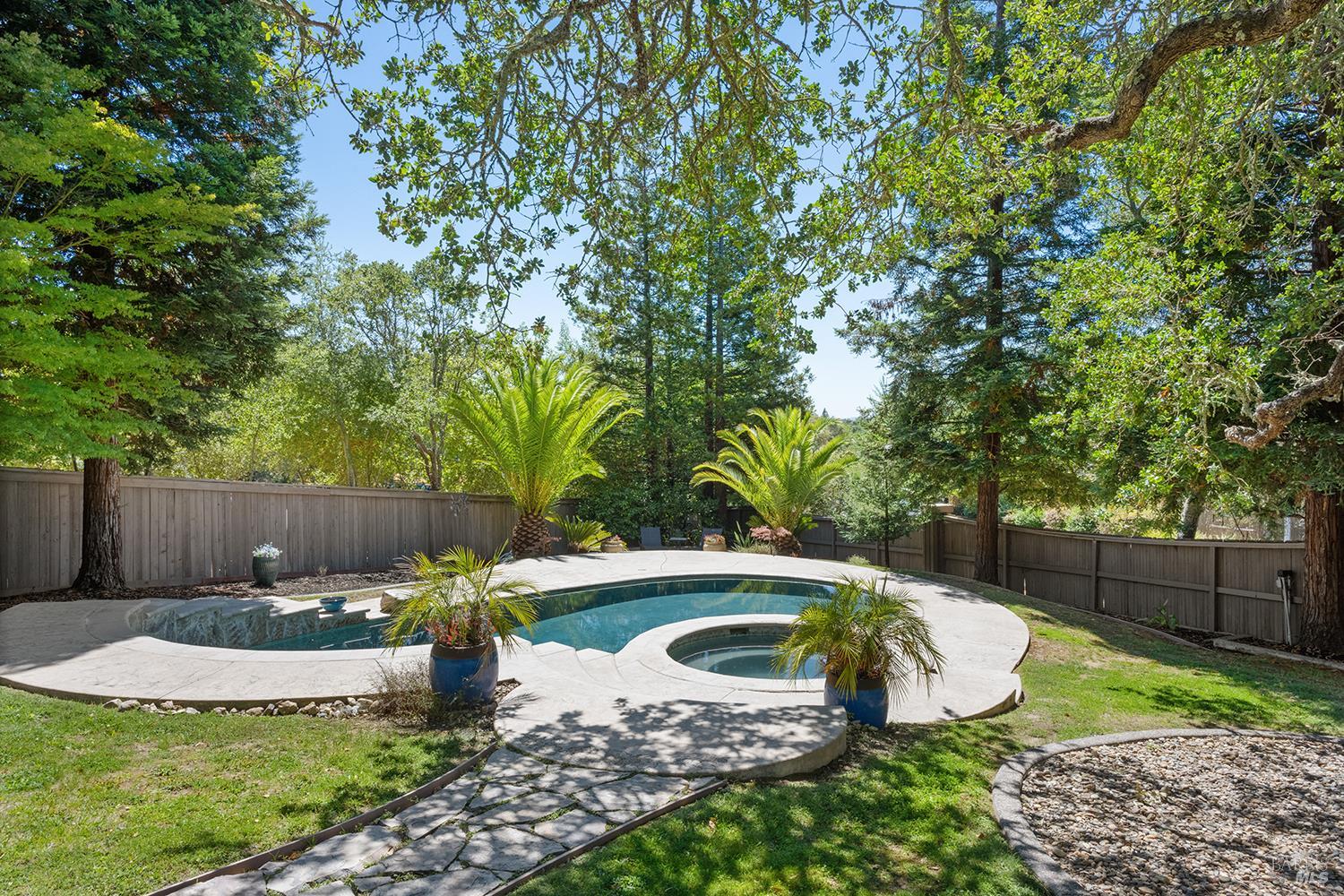 Detail Gallery Image 2 of 35 For 1209 Davida Ct, Windsor,  CA 95492 - 5 Beds | 3 Baths