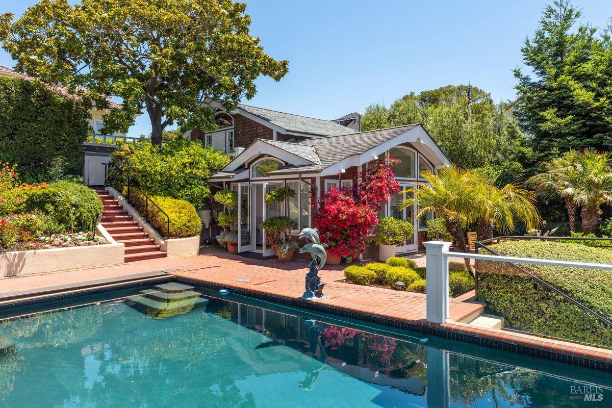 Detail Gallery Image 34 of 61 For 335 Golden Gate Ave, Belvedere,  CA 94920 - 4 Beds | 4/1 Baths