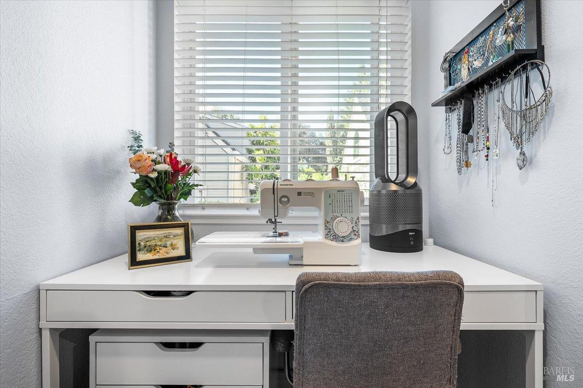 Detail Gallery Image 23 of 39 For 2707 Lakeview Dr, Santa Rosa,  CA 95405 - 2 Beds | 1 Baths