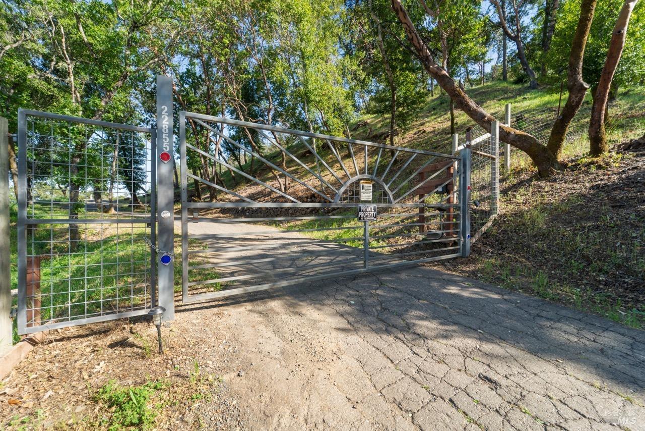 Detail Gallery Image 52 of 58 For 22855 Chianti Rd, Geyserville,  CA 95441 - 5 Beds | 3/1 Baths