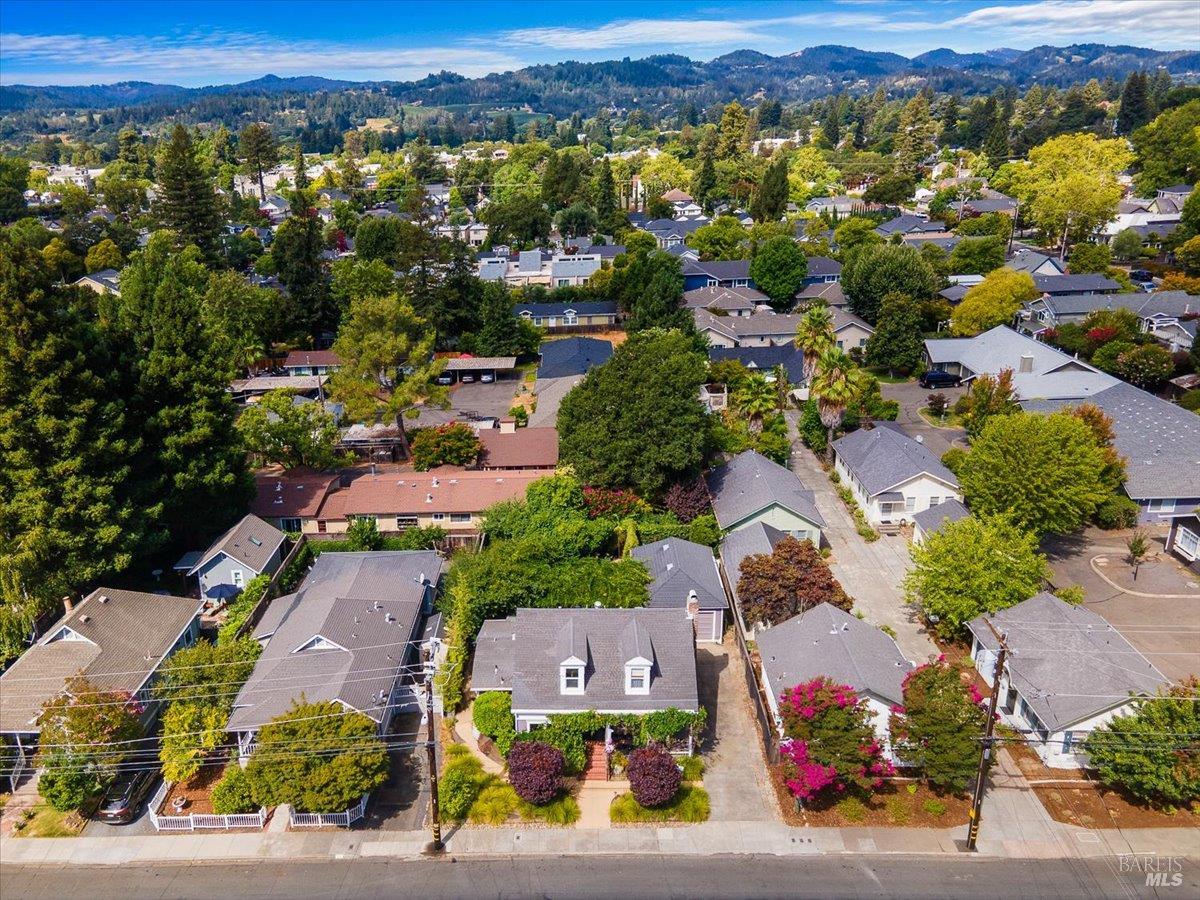 Detail Gallery Image 34 of 34 For 421 University St, Healdsburg,  CA 95448 - 3 Beds | 2/1 Baths