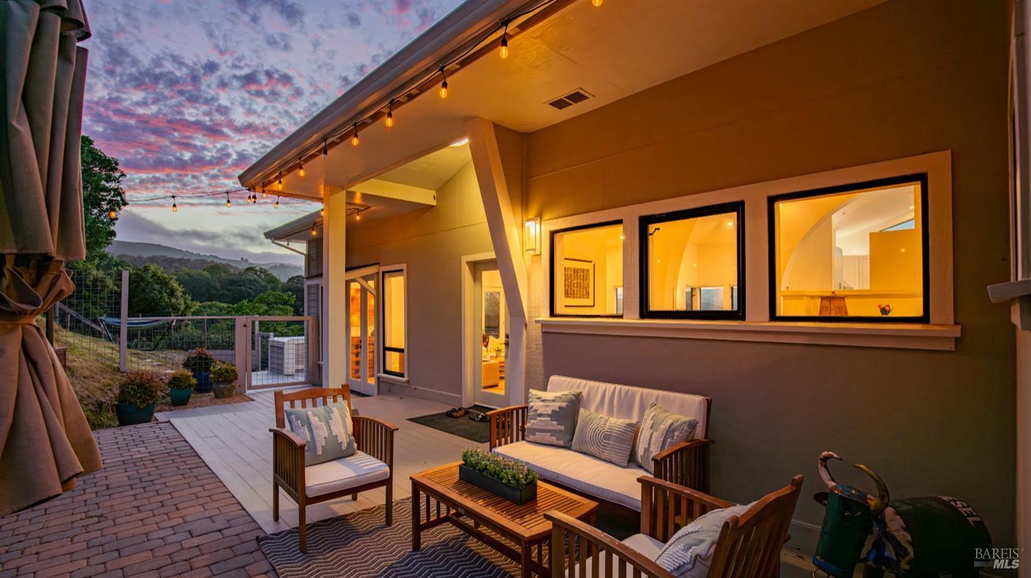 Detail Gallery Image 25 of 75 For 55 Wildwood Ln, Novato,  CA 94947 - 4 Beds | 4/1 Baths