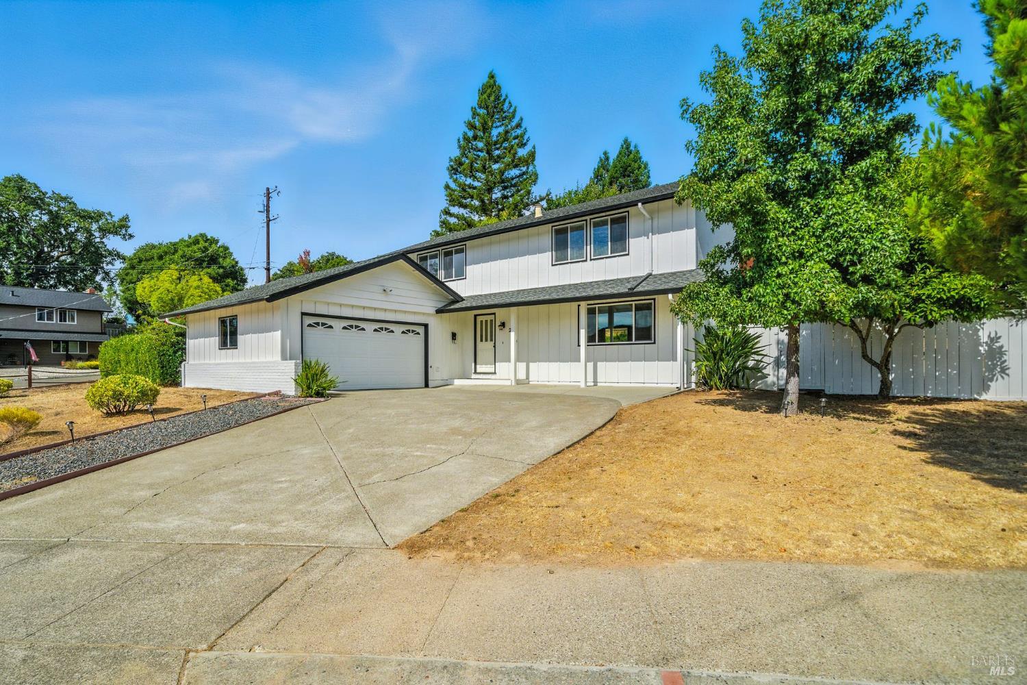 Detail Gallery Image 1 of 51 For 2559 Las Gallinas Ave, San Rafael,  CA 94903 - 5 Beds | 2/1 Baths