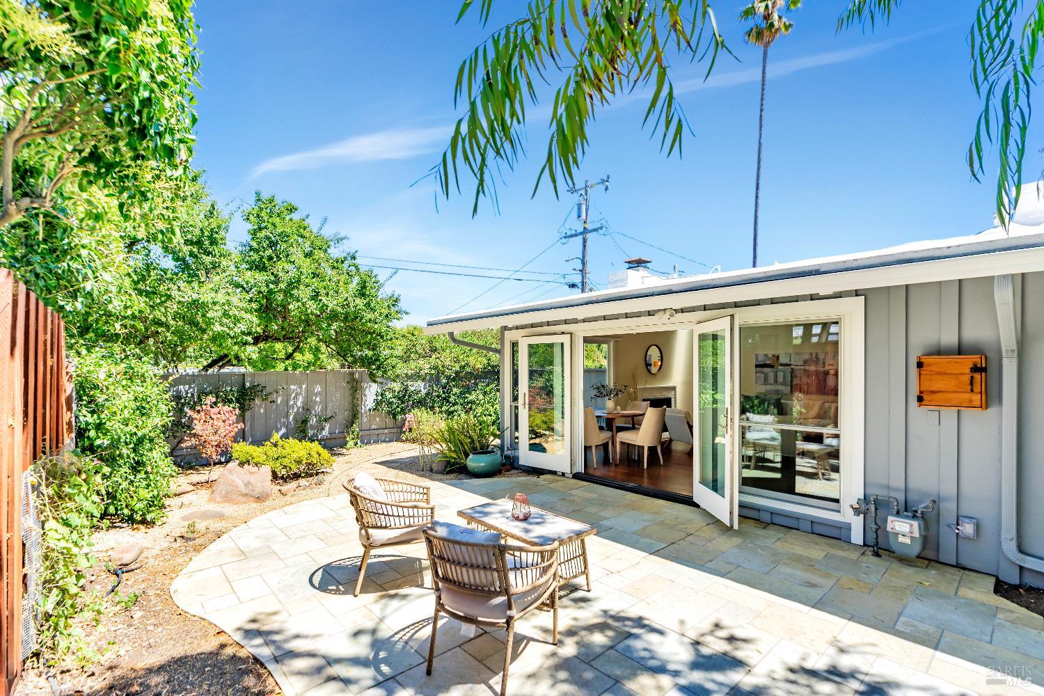 Detail Gallery Image 20 of 23 For 555 Wisteria Way, San Rafael,  CA 94903 - 3 Beds | 2 Baths