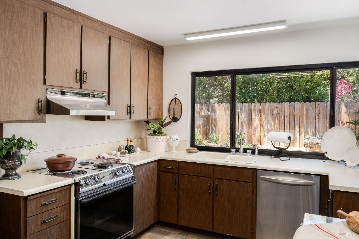 Detail Gallery Image 11 of 36 For 1560 Salvador Ave, Napa,  CA 94558 - 3 Beds | 2 Baths