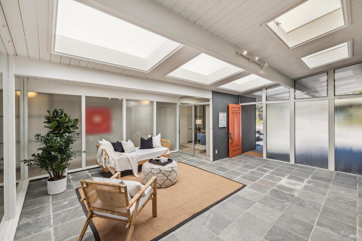 Detail Gallery Image 4 of 47 For 35 Golden Hinde Blvd, San Rafael,  CA 94903 - 4 Beds | 2 Baths