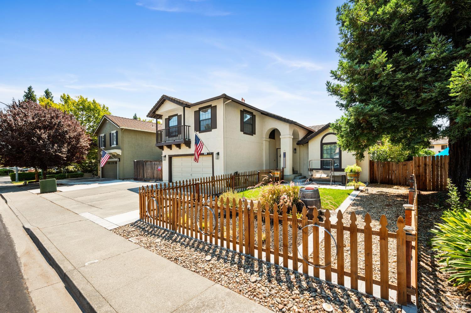 Detail Gallery Image 2 of 49 For 406 Stonecastle Way, Vacaville,  CA 95687 - 4 Beds | 2/1 Baths