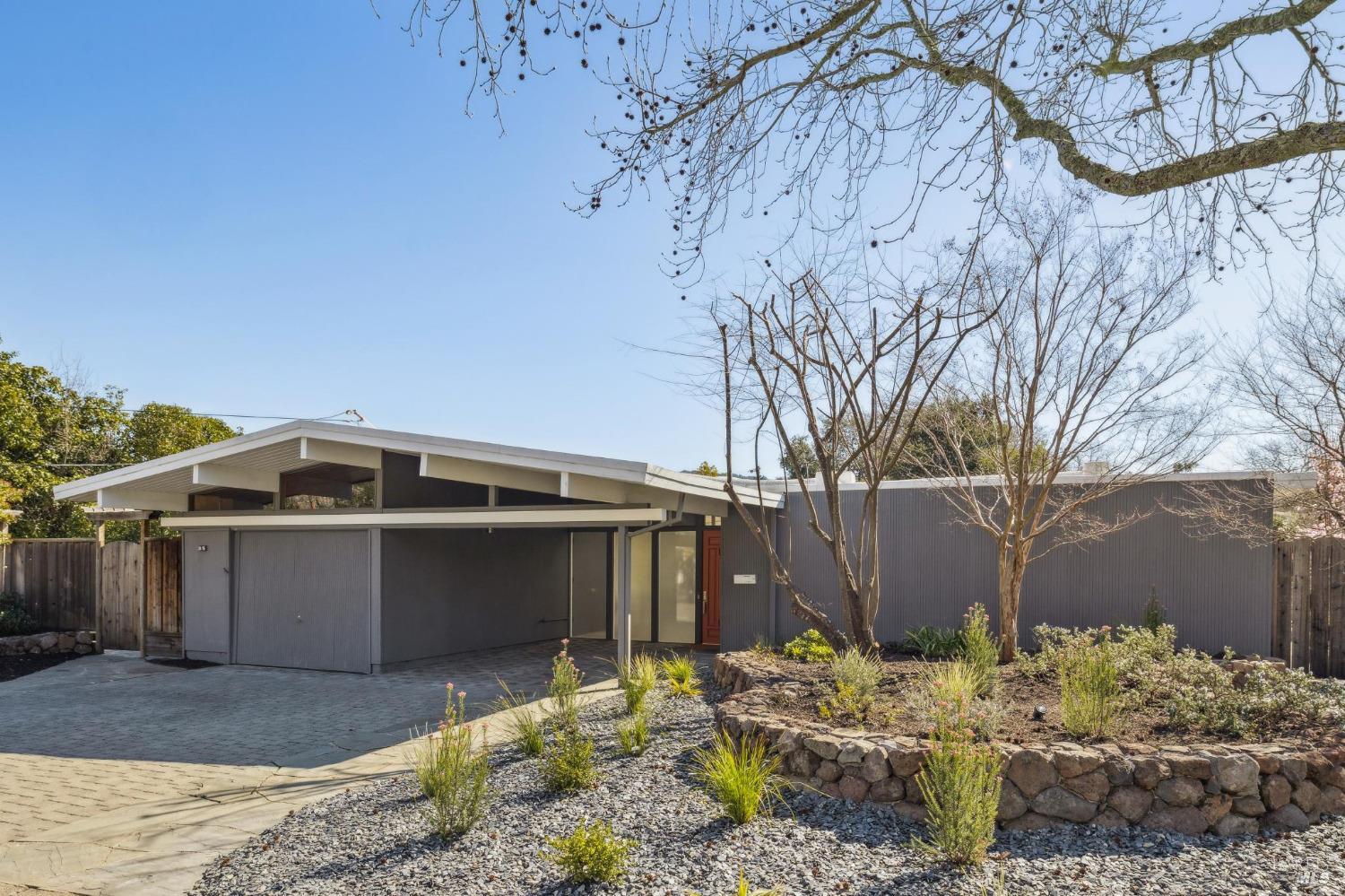 Detail Gallery Image 6 of 47 For 35 Golden Hinde Blvd, San Rafael,  CA 94903 - 4 Beds | 2 Baths