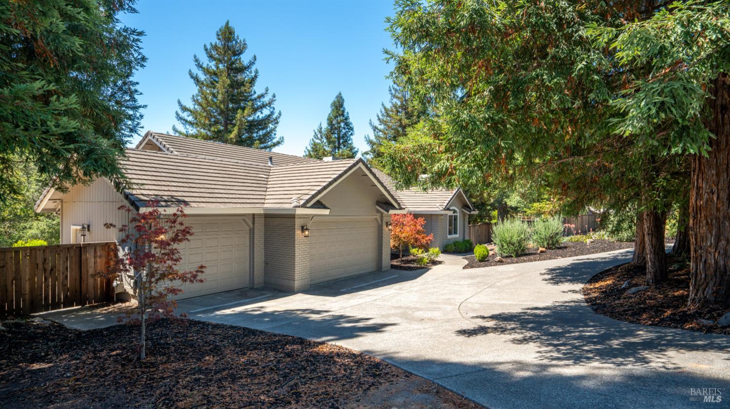 Detail Gallery Image 28 of 29 For 219 Burgundy Rd, Healdsburg,  CA 95448 - 4 Beds | 2 Baths
