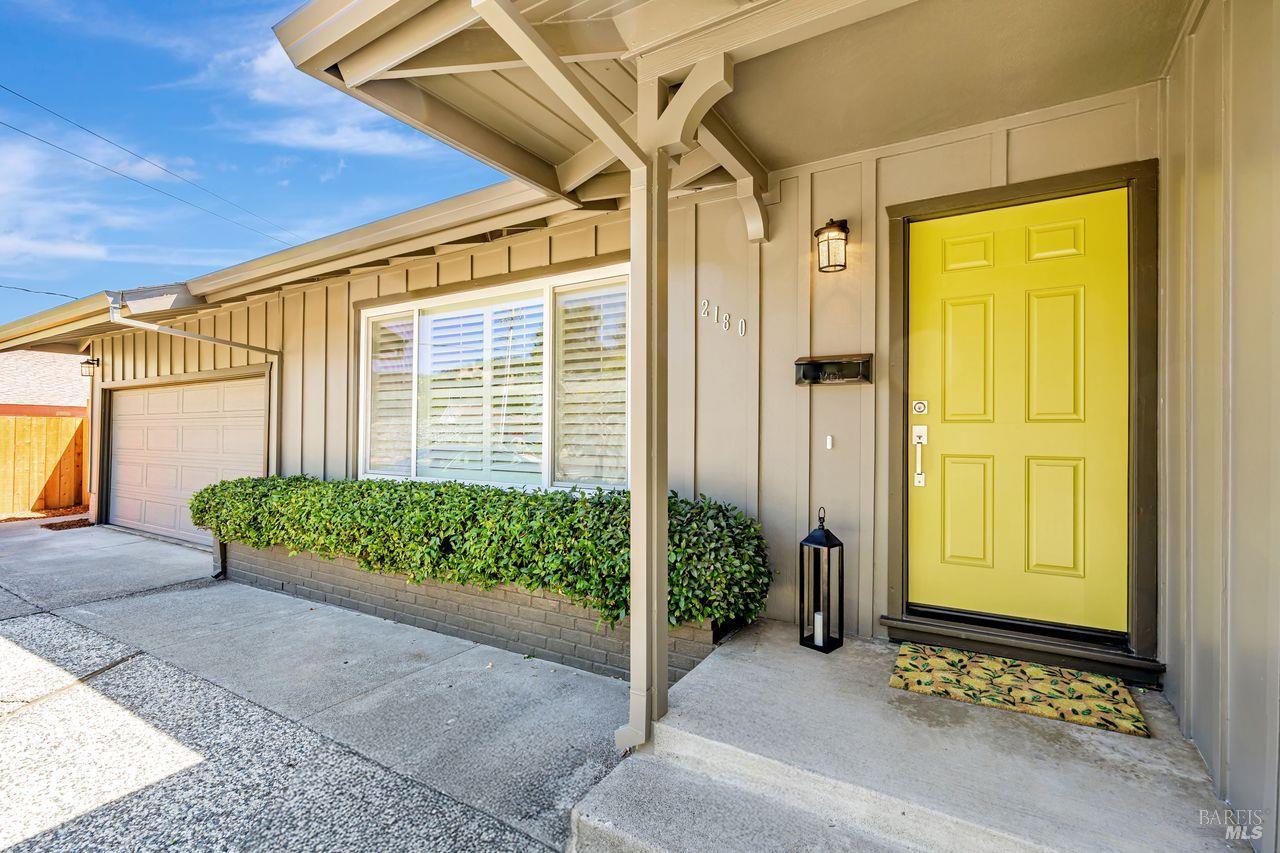 Detail Gallery Image 5 of 38 For 2180 Las Gallinas Ave, San Rafael,  CA 94903 - 3 Beds | 2 Baths