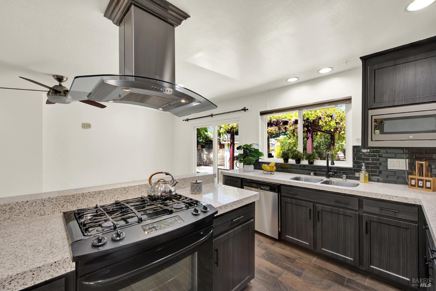 Detail Gallery Image 12 of 35 For 2796 Mankas Blvd, Fairfield,  CA 94534 - 3 Beds | 2 Baths