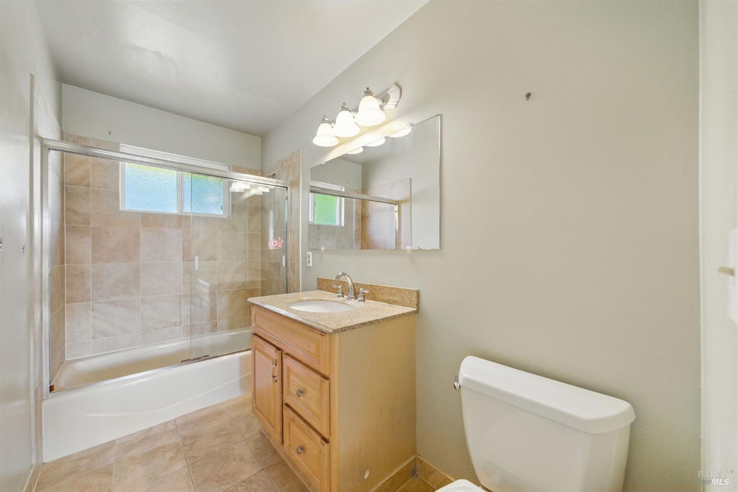 Detail Gallery Image 22 of 51 For 2559 Las Gallinas Ave, San Rafael,  CA 94903 - 5 Beds | 2/1 Baths