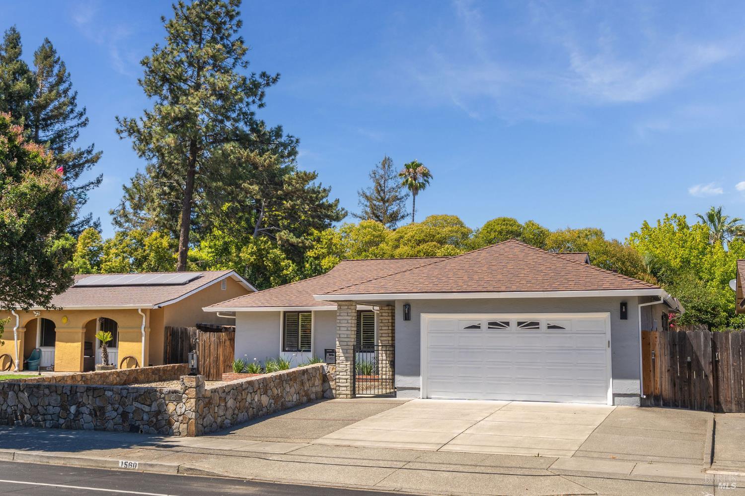 Detail Gallery Image 2 of 36 For 1560 Salvador Ave, Napa,  CA 94558 - 3 Beds | 2 Baths