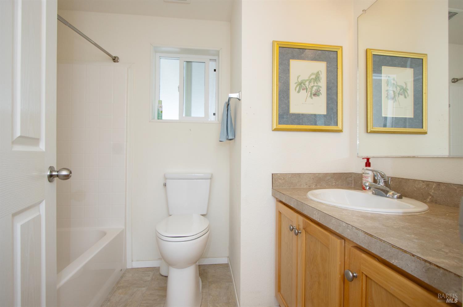 Detail Gallery Image 20 of 33 For 63 Oakwood Dr, Petaluma,  CA 94954 - 3 Beds | 2 Baths
