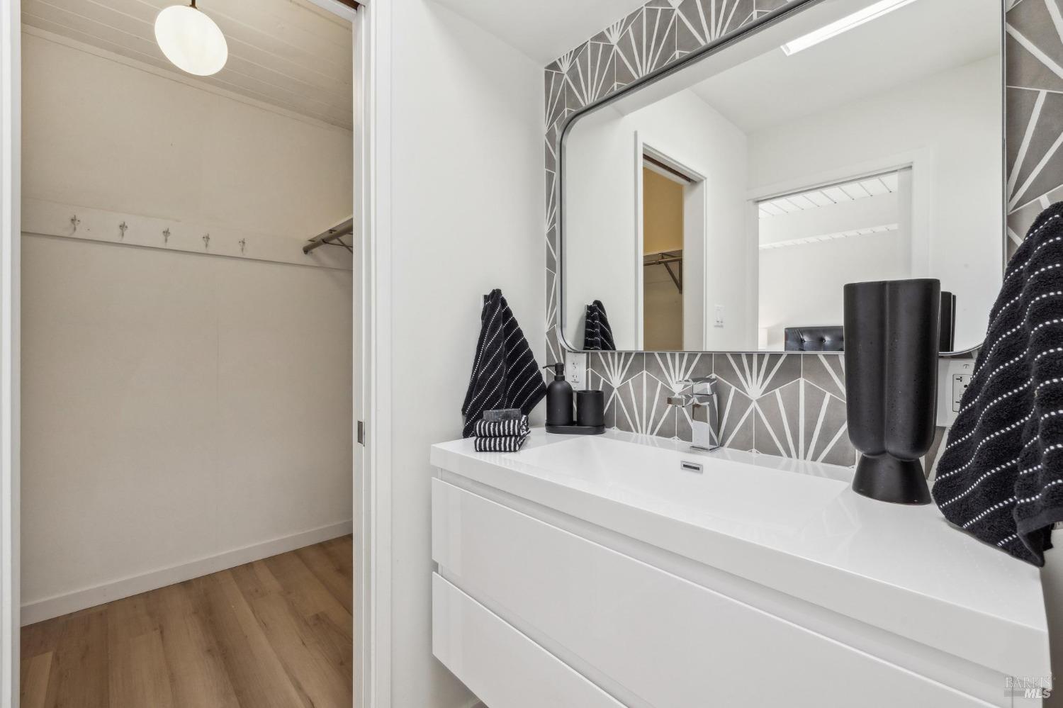Detail Gallery Image 35 of 47 For 35 Golden Hinde Blvd, San Rafael,  CA 94903 - 4 Beds | 2 Baths