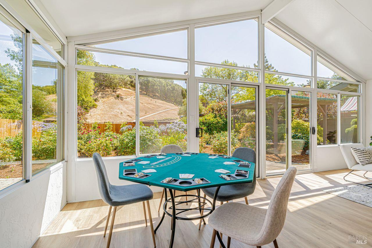 Detail Gallery Image 14 of 38 For 2180 Las Gallinas Ave, San Rafael,  CA 94903 - 3 Beds | 2 Baths
