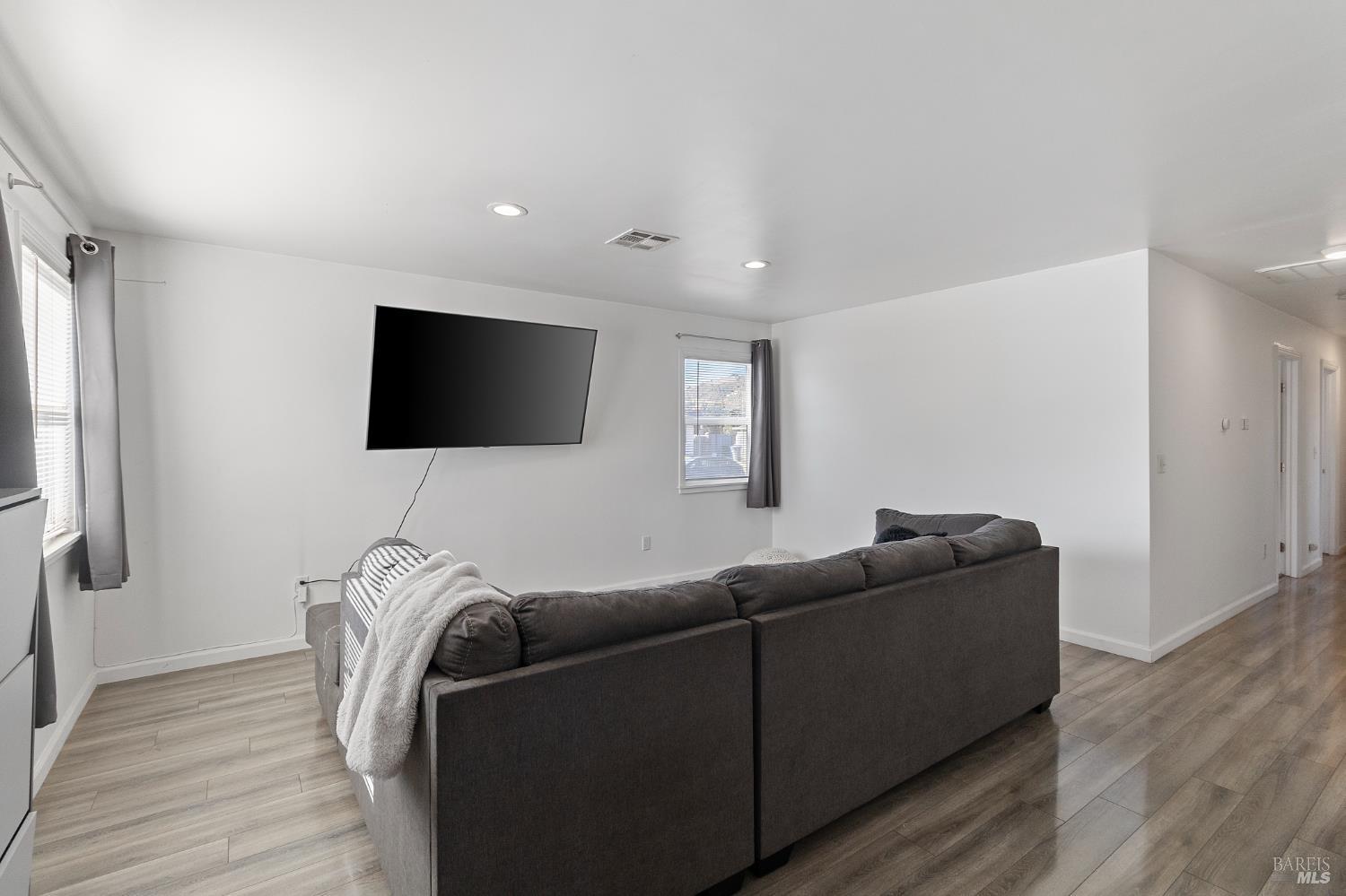 Detail Gallery Image 10 of 33 For 1990 Griffin Dr, Vallejo,  CA 94589 - 3 Beds | 2 Baths