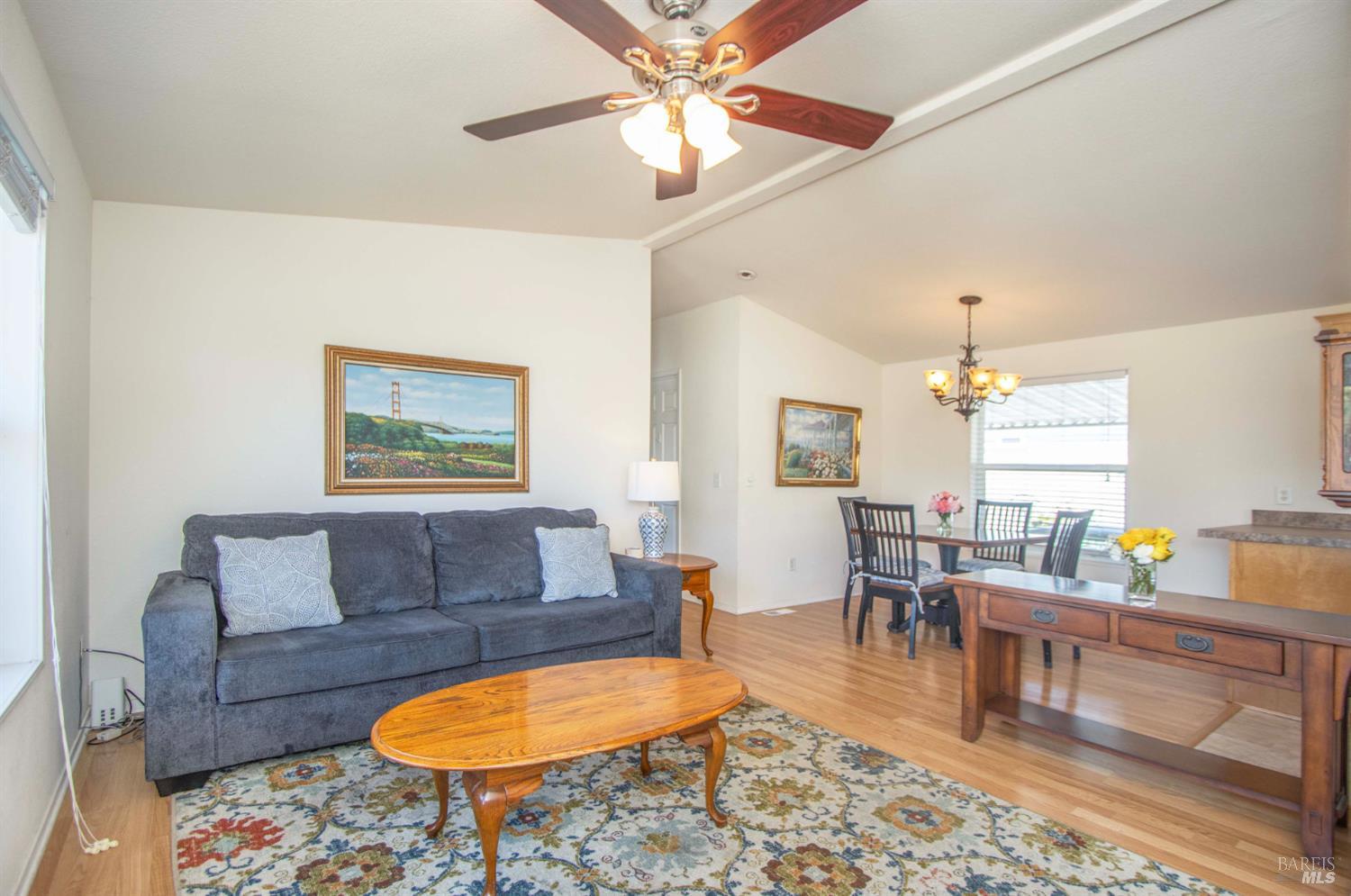 Detail Gallery Image 5 of 33 For 63 Oakwood Dr, Petaluma,  CA 94954 - 3 Beds | 2 Baths