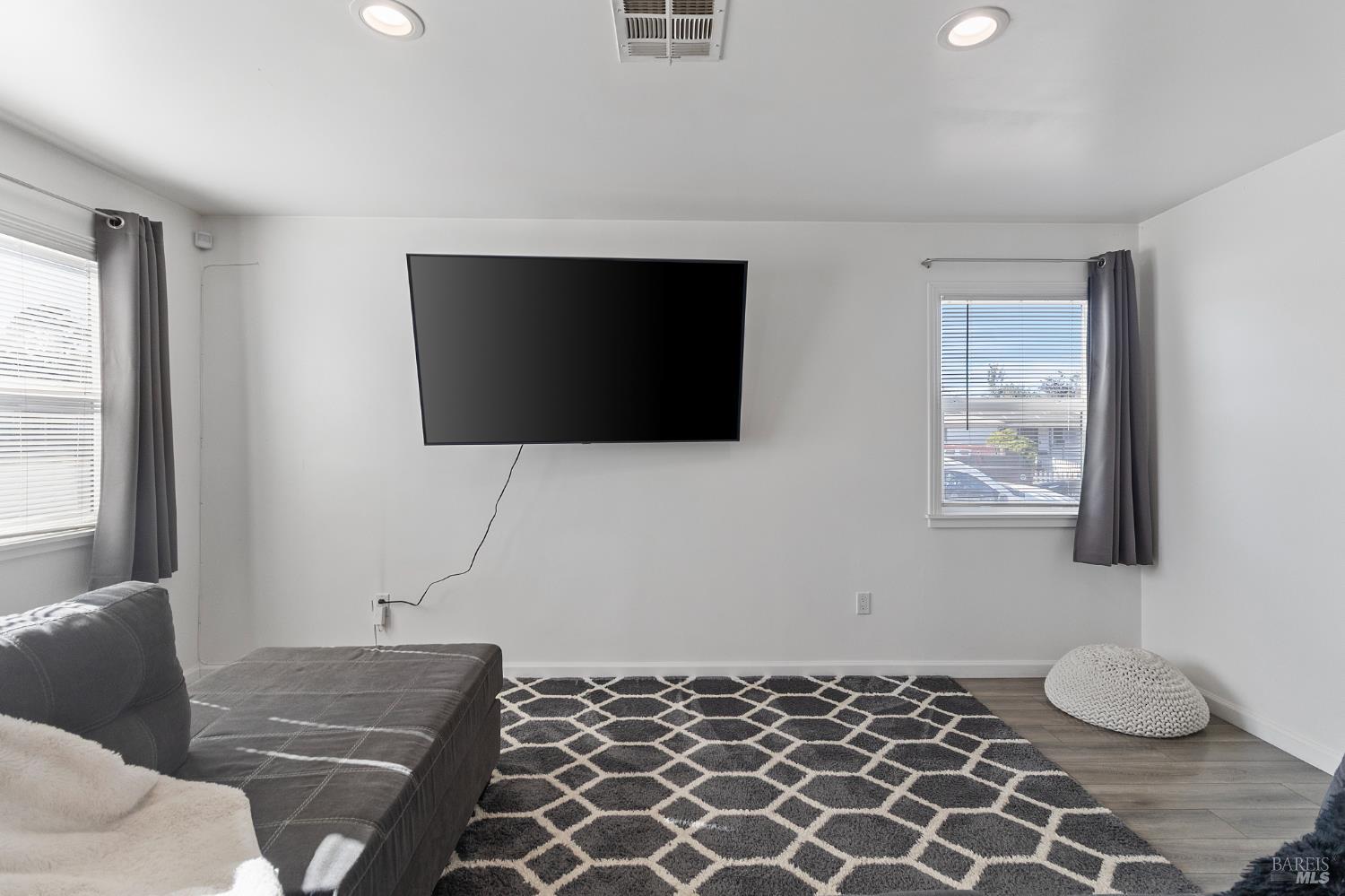 Detail Gallery Image 18 of 33 For 1990 Griffin Dr, Vallejo,  CA 94589 - 3 Beds | 2 Baths