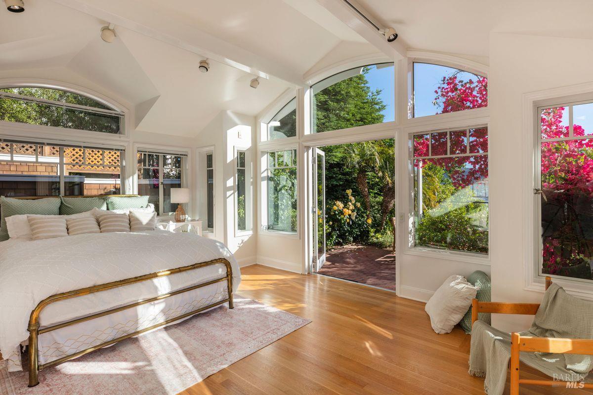 Detail Gallery Image 36 of 61 For 335 Golden Gate Ave, Belvedere,  CA 94920 - 4 Beds | 4/1 Baths