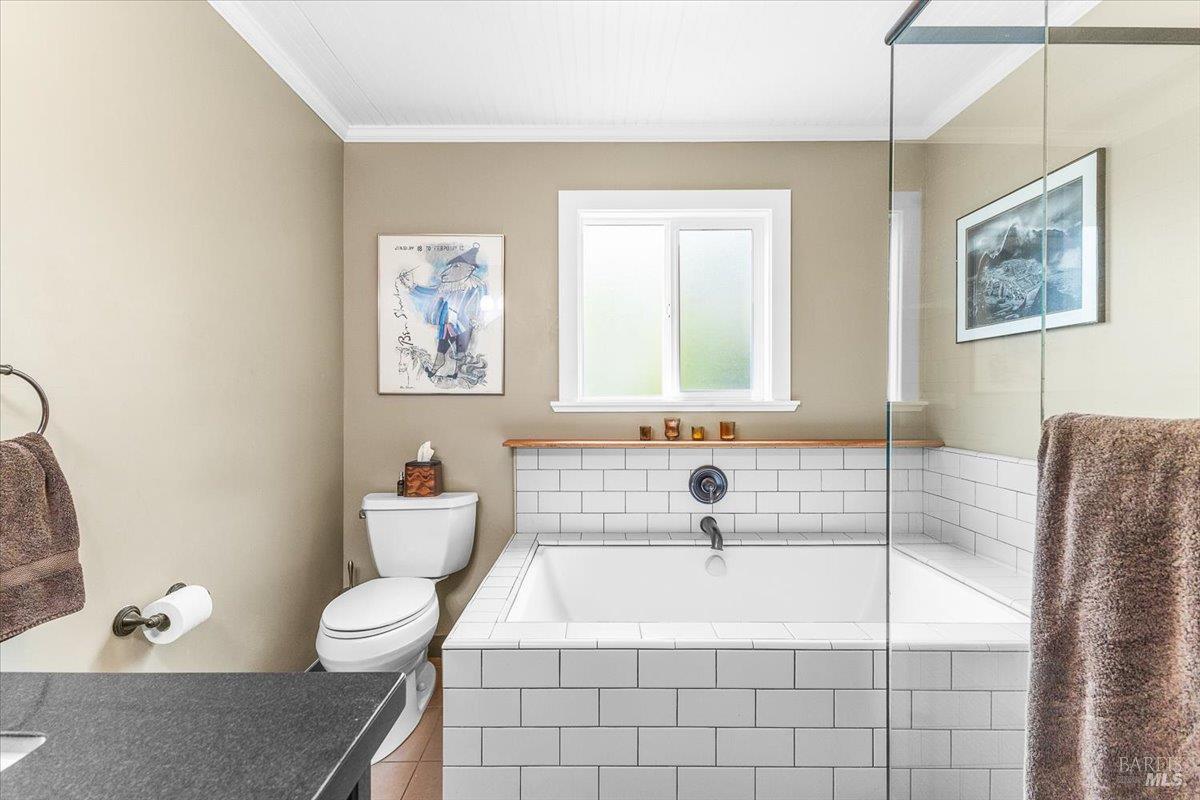 Detail Gallery Image 11 of 34 For 421 University St, Healdsburg,  CA 95448 - 3 Beds | 2/1 Baths