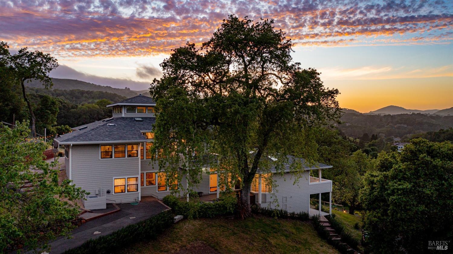 Detail Gallery Image 5 of 75 For 55 Wildwood Ln, Novato,  CA 94947 - 4 Beds | 4/1 Baths