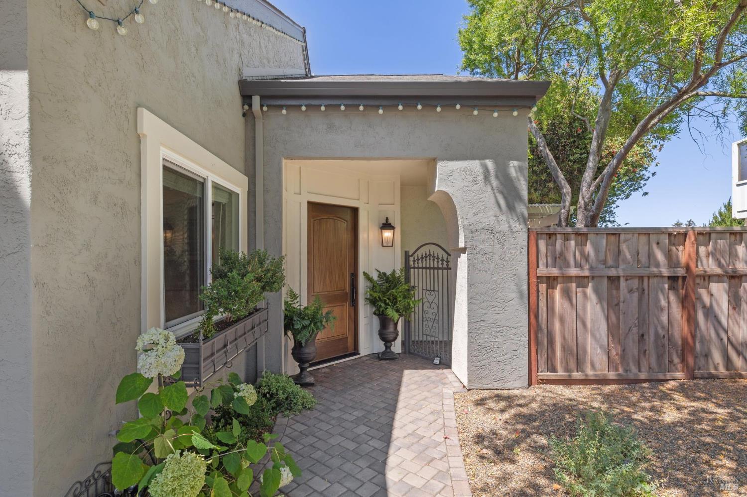 Detail Gallery Image 5 of 82 For 772 Barton Way, Benicia,  CA 94510 - 3 Beds | 2 Baths