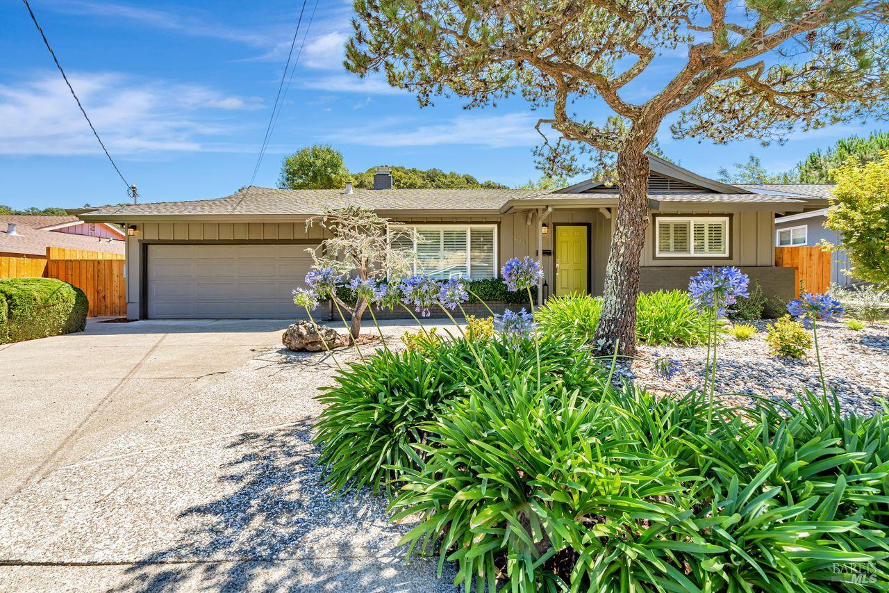 Detail Gallery Image 1 of 38 For 2180 Las Gallinas Ave, San Rafael,  CA 94903 - 3 Beds | 2 Baths