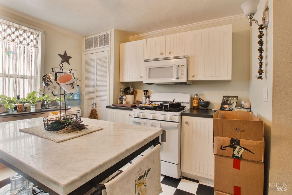Detail Gallery Image 30 of 42 For 141 E F St, Benicia,  CA 94510 - 2 Beds | 3 Baths