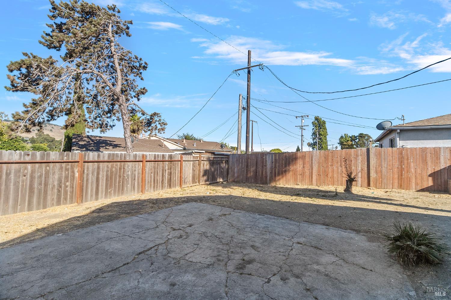 Detail Gallery Image 25 of 33 For 1990 Griffin Dr, Vallejo,  CA 94589 - 3 Beds | 2 Baths