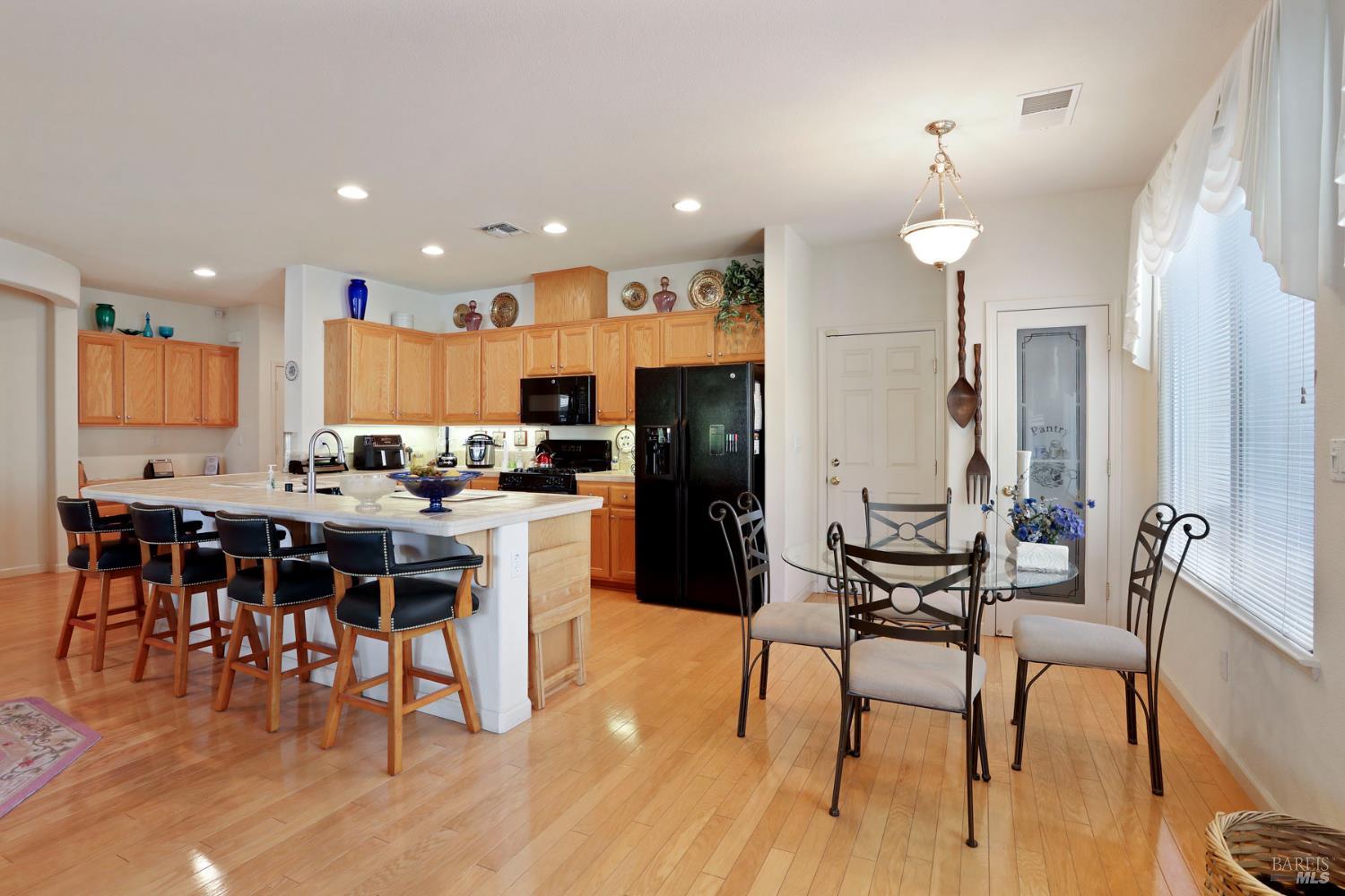 Detail Gallery Image 8 of 47 For 409 Laurel Pl, Rio Vista,  CA 94571 - 2 Beds | 2 Baths