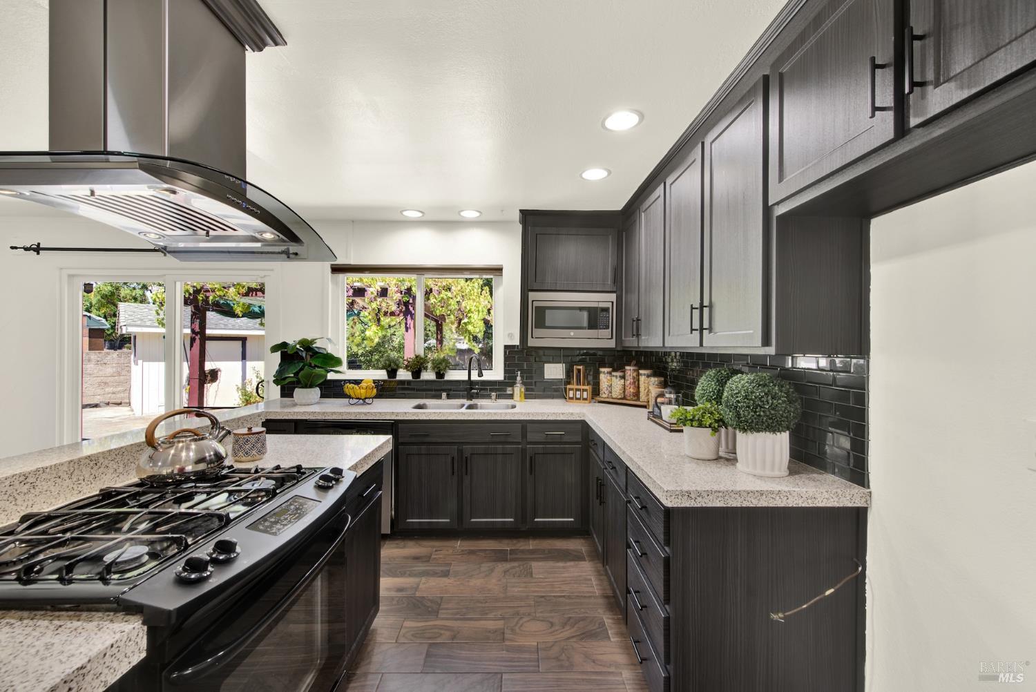 Detail Gallery Image 10 of 35 For 2796 Mankas Blvd, Fairfield,  CA 94534 - 3 Beds | 2 Baths