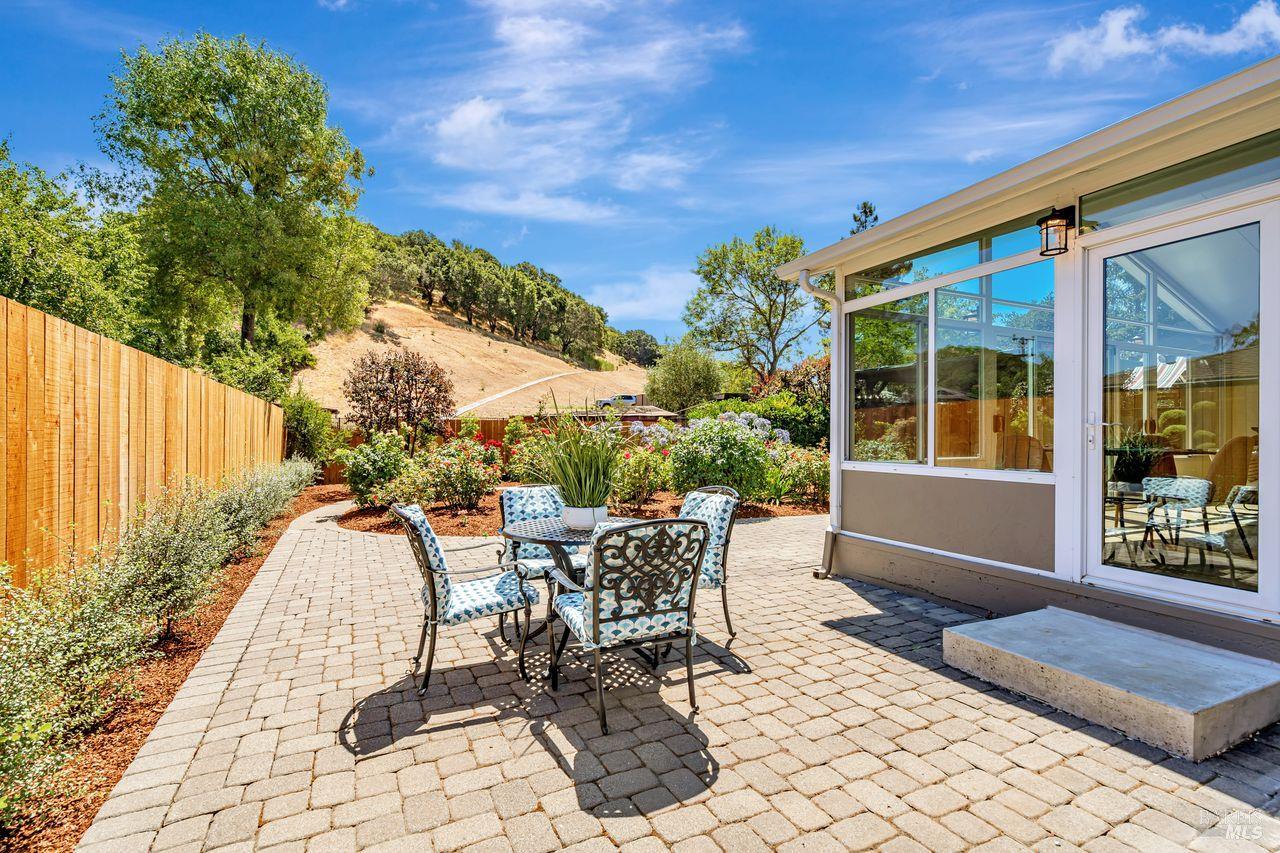 Detail Gallery Image 33 of 38 For 2180 Las Gallinas Ave, San Rafael,  CA 94903 - 3 Beds | 2 Baths