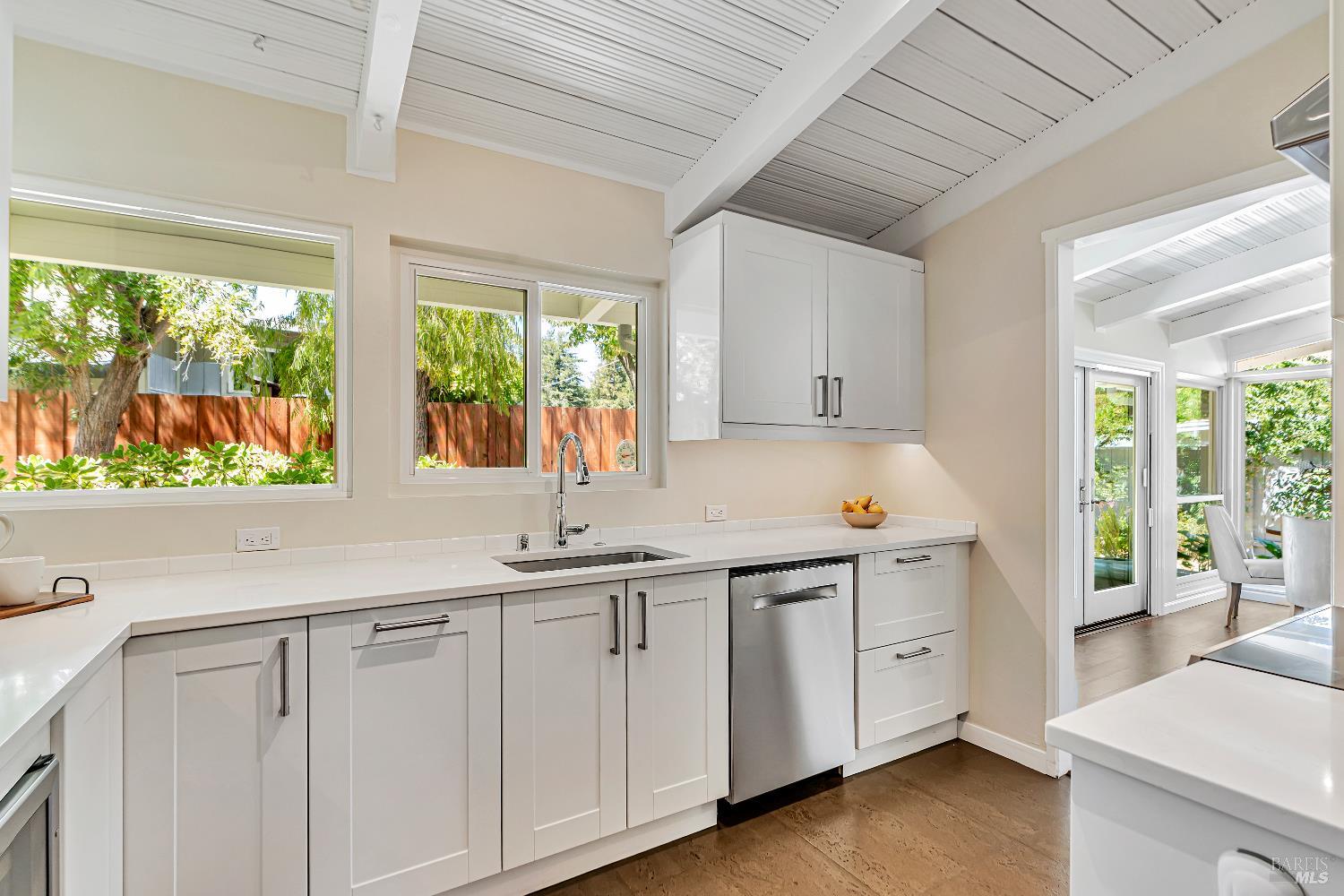 Detail Gallery Image 9 of 23 For 555 Wisteria Way, San Rafael,  CA 94903 - 3 Beds | 2 Baths