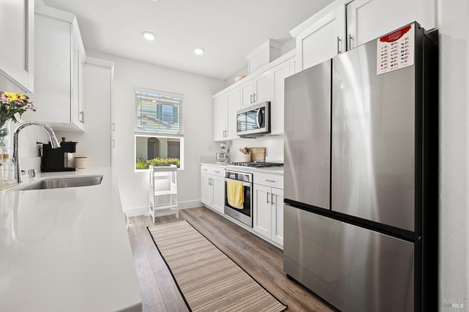 Detail Gallery Image 10 of 25 For 6048 Oak Leaf Pl, Rohnert Park,  CA 94928 - 3 Beds | 2/1 Baths